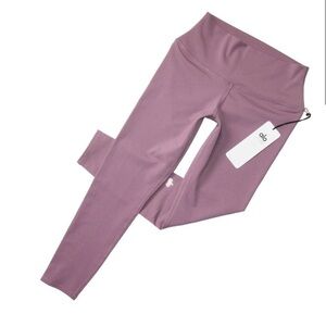 Alo airbrush leggings in Woodrose